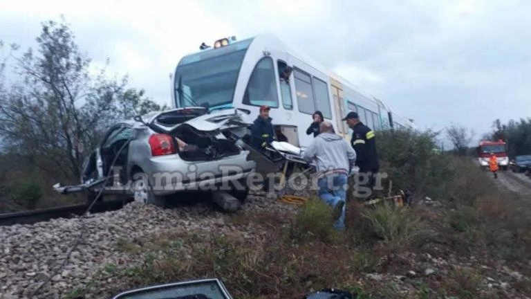 Τροχαίο με τρένο στη Λαμία: Καθηγητές και ιερέας στο όχημα – Σκληρές εικόνες στη διάβαση του θανάτου